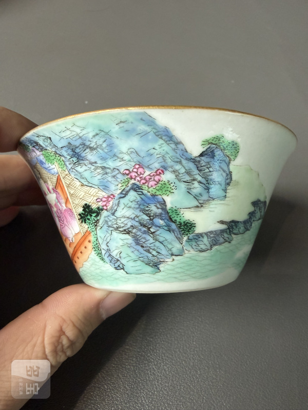清嘉庆 粉彩西厢记人物图马蹄套杯一组五件 - 图19